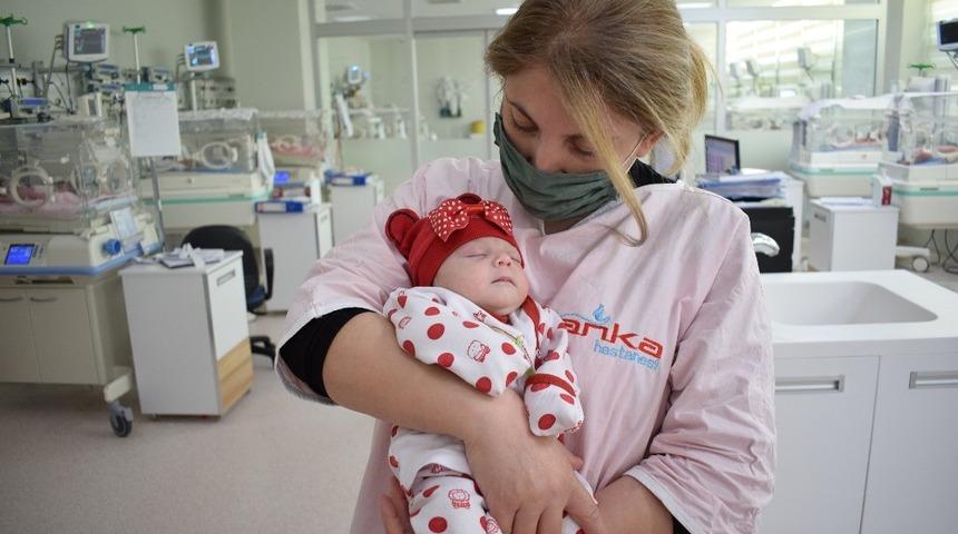 &Ccedil;&ouml;pte bulunan Duru bebek taburcu oldu