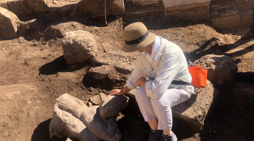 Patara'da iki heykel daha bulundu