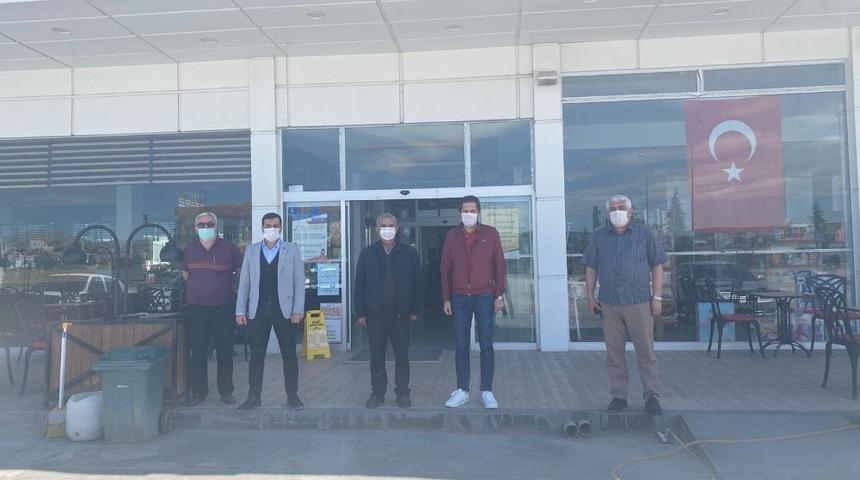 İş insanından g&uuml;venlik g&uuml;&ccedil;lerine tatlı ikramı