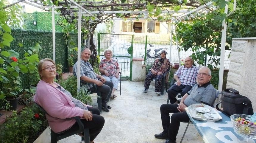 Burhaniye&rsquo;de sosyal mesafeli bayramlaşma