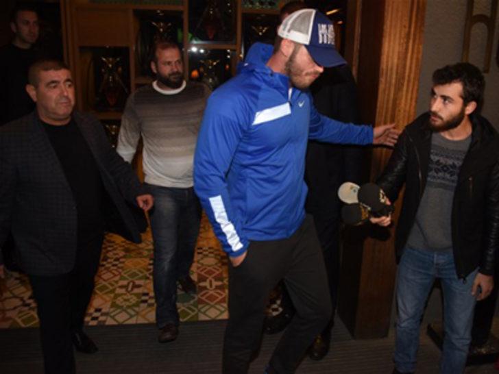 Abisi saldırdı Kıvanç Tatlıtuğ izledi G4