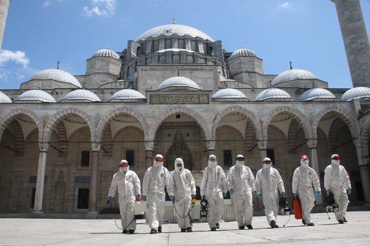 İstanbul’un tarihi camileri cuma namazına hazırlanıyor G2