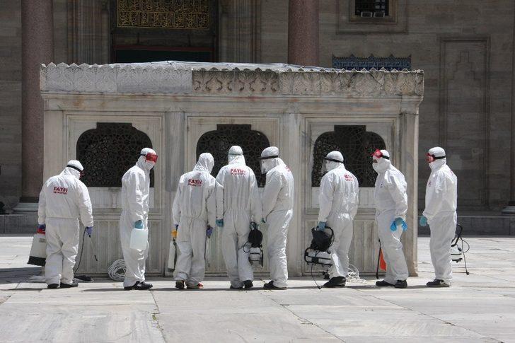 İstanbul’un tarihi camileri cuma namazına hazırlanıyor G3