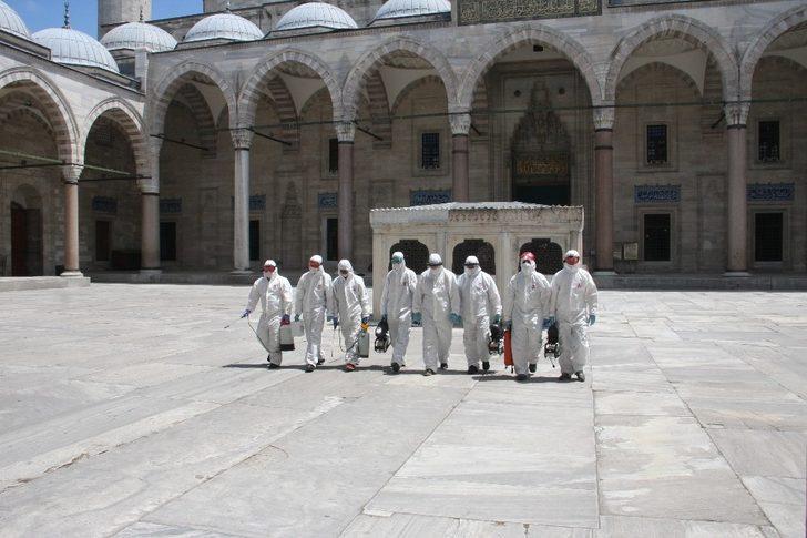 İstanbul’un tarihi camileri cuma namazına hazırlanıyor G4