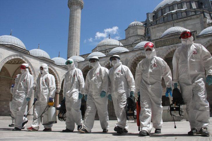 İstanbul’un tarihi camileri cuma namazına hazırlanıyor G5