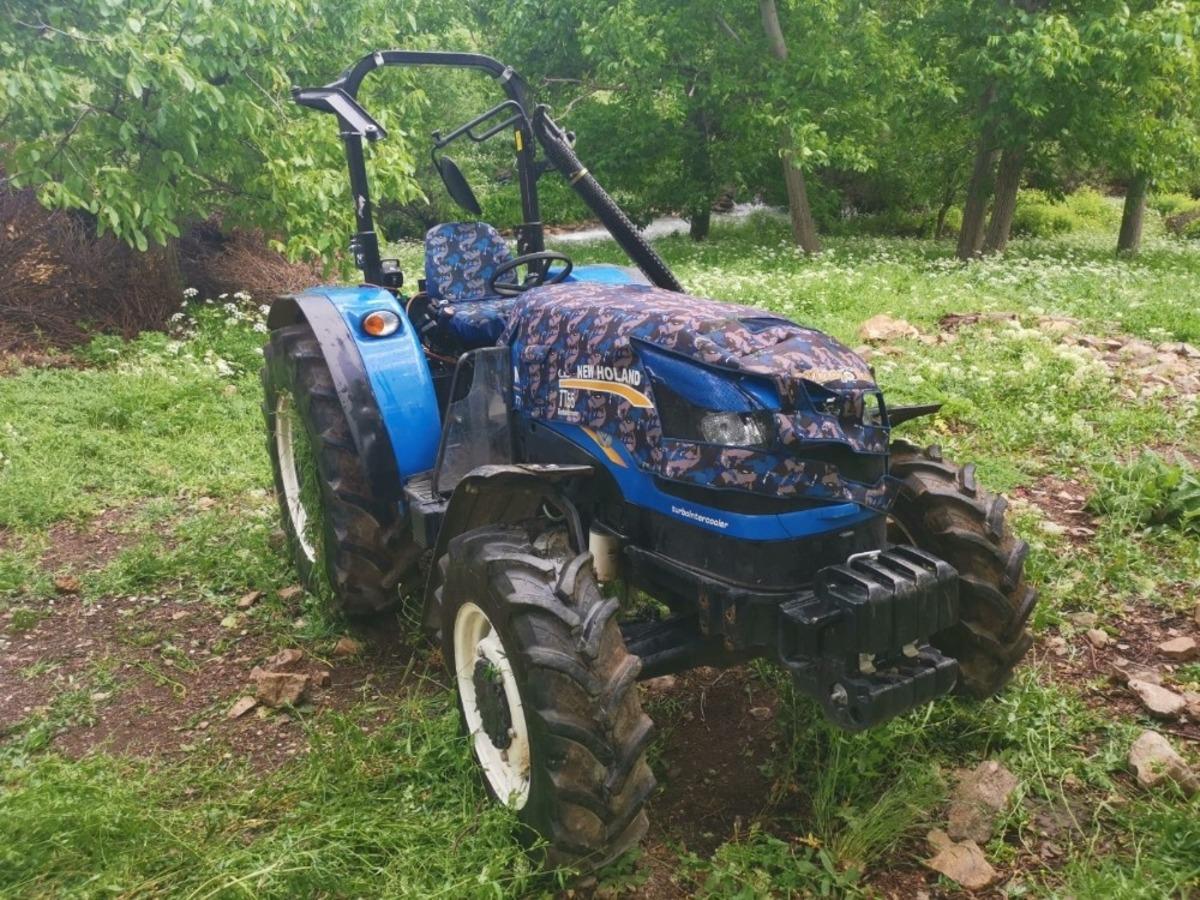 Trakt&ouml;r devrildi 5 kişi yaralandı