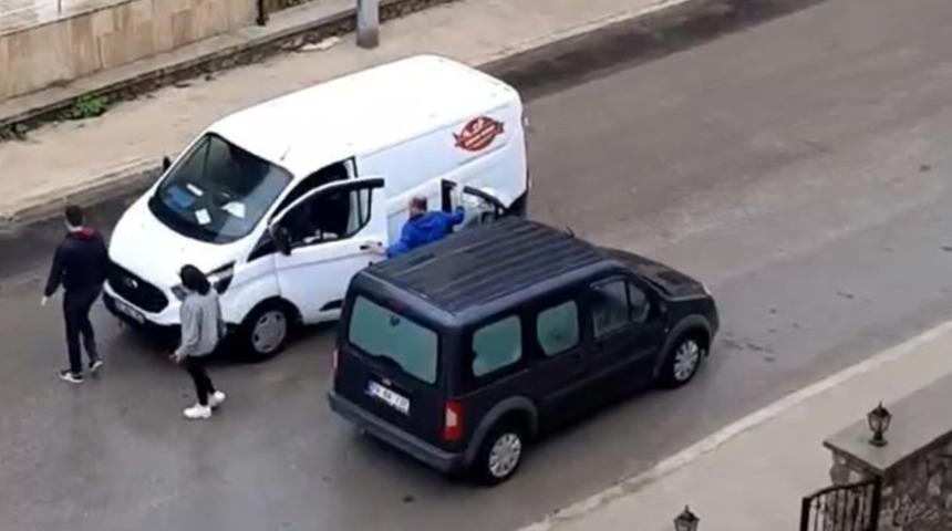 Herkes kavga ederken onlar selamlaştı