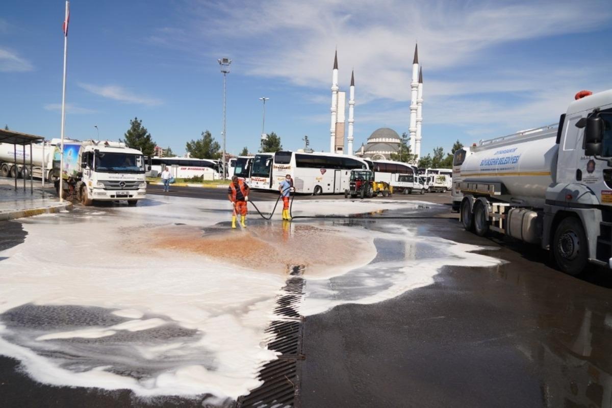 B&uuml;y&uuml;kşehir Belediyesi Otogar&rsquo;da A&rsquo;dan Z&rsquo;ye temizlik &ccedil;alışması y&uuml;r&uuml;tt&uuml;