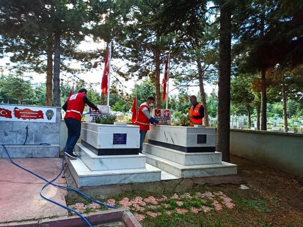 Bayramda kapıları Kızılay &ccedil;aldı