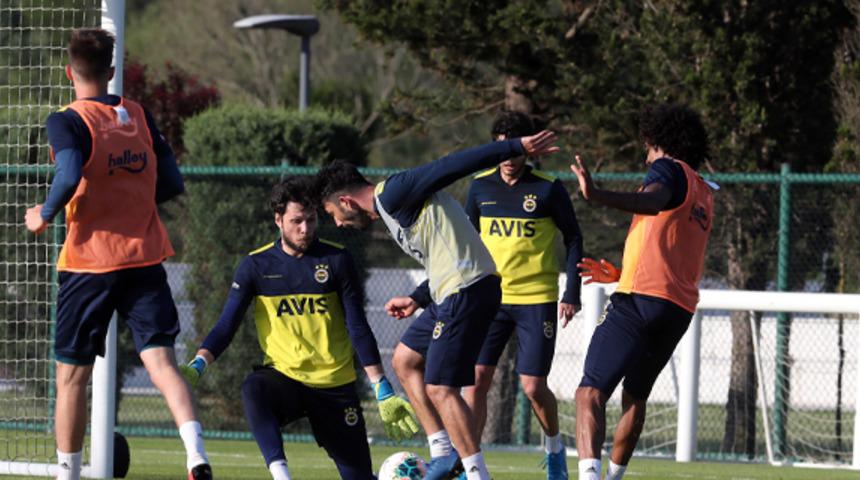 Fenerbah&ccedil;e g&uuml;n&uuml; &ccedil;ift antrenmanla tamamladı