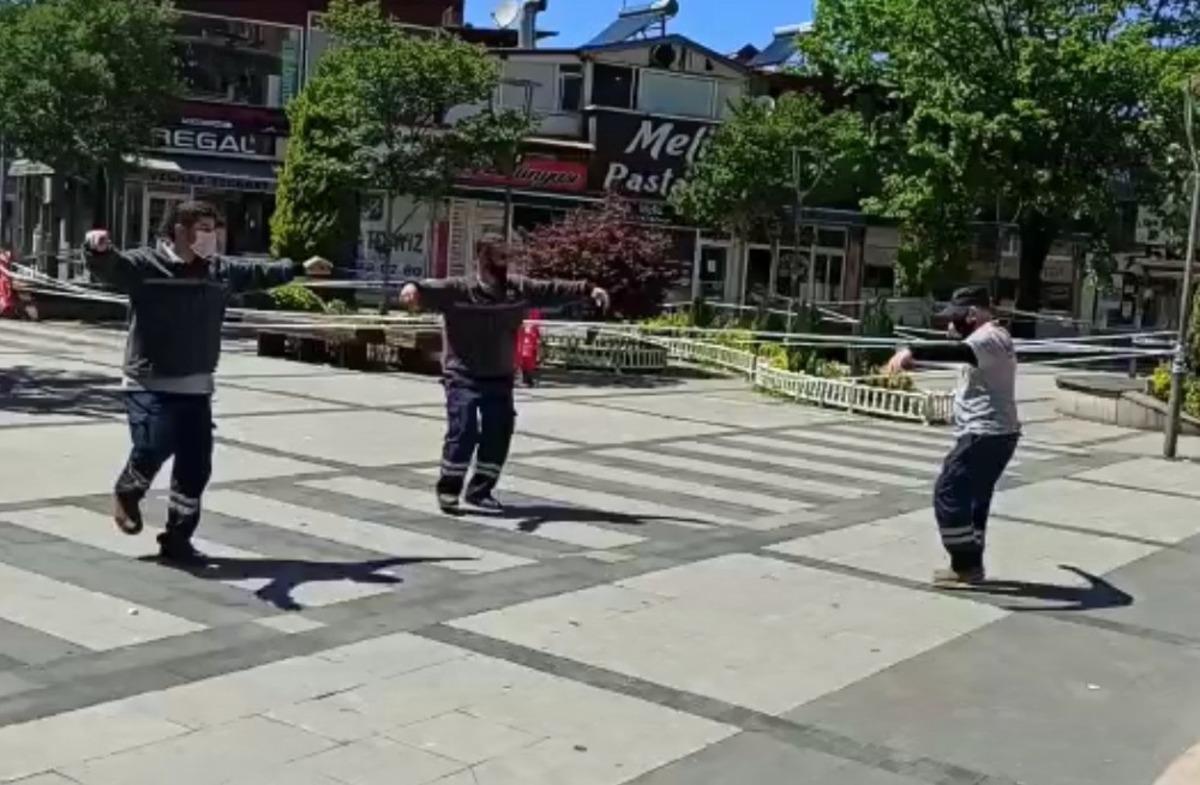 Bulancaklılar bayramda balkonlarda oynayarak eğlendi