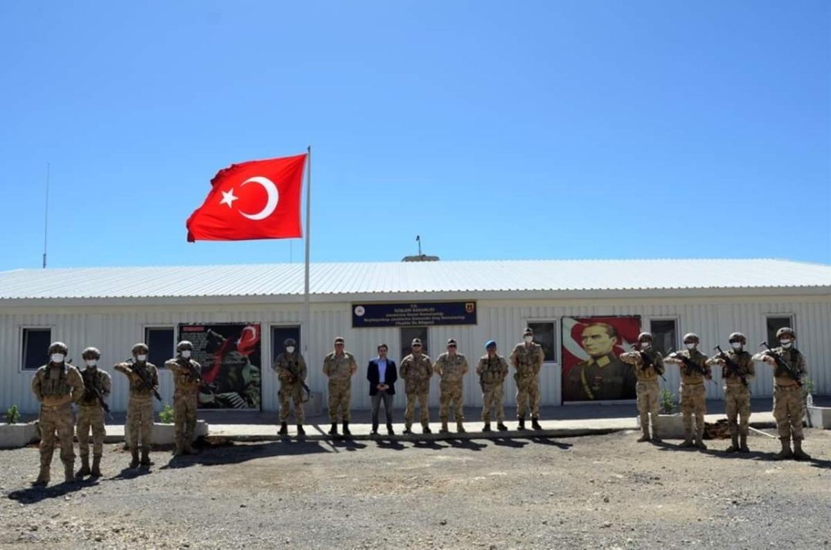 Komutanlardan 2625 rakımlı &uuml;s b&ouml;lgesine bayram ziyareti