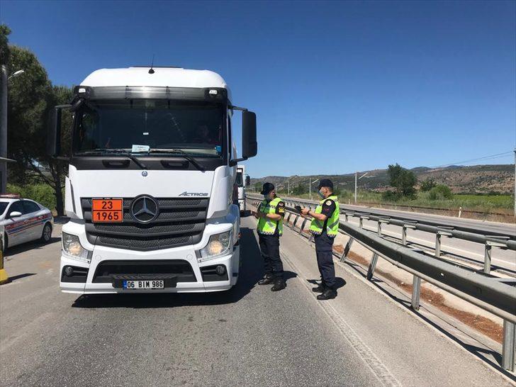 Manisa'da sokağa çıkma kısıtlamasını ihlal eden 1354 kişiye ceza G2