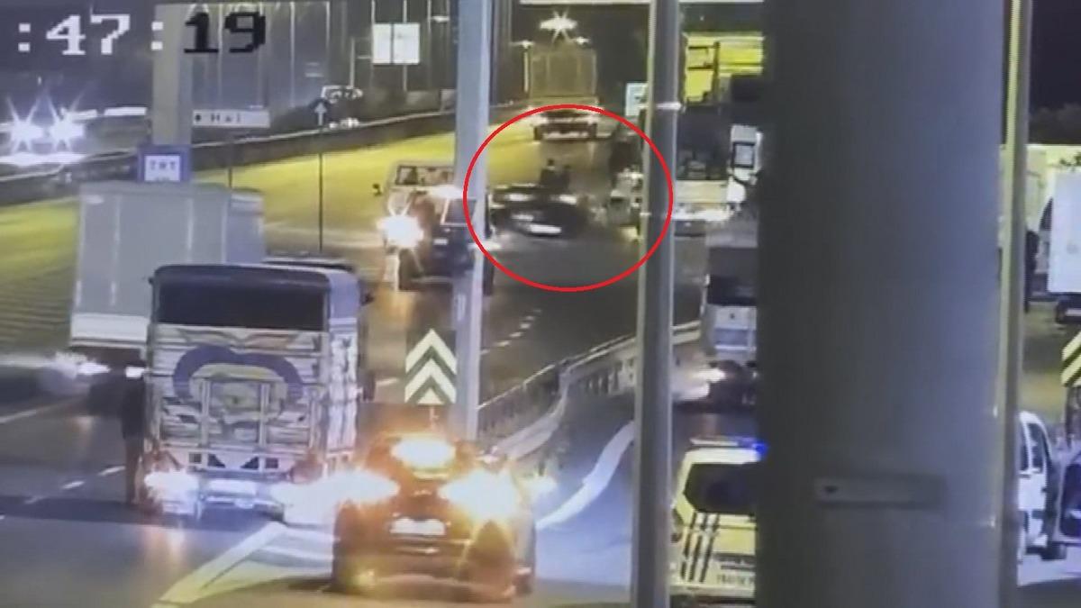 Alkoll&uuml; s&uuml;r&uuml;c&uuml; denetleme yapan trafik polisine &ccedil;arpıp ka&ccedil;tı