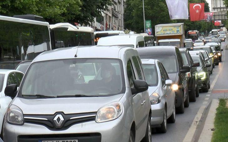 Sokağa çıkma yasağı sonrası İstanbul'da toplu ulaşım ve trafikte yoğunluk G2