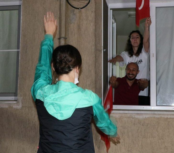 Alaşehirliler balkonlarında spor yaptı G5