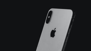 Apple iPhone 13 ile şarj girişini de kaldırıyor!