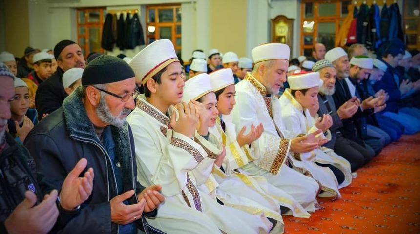 Cuma günü camiler cemaatine kavuşuyor