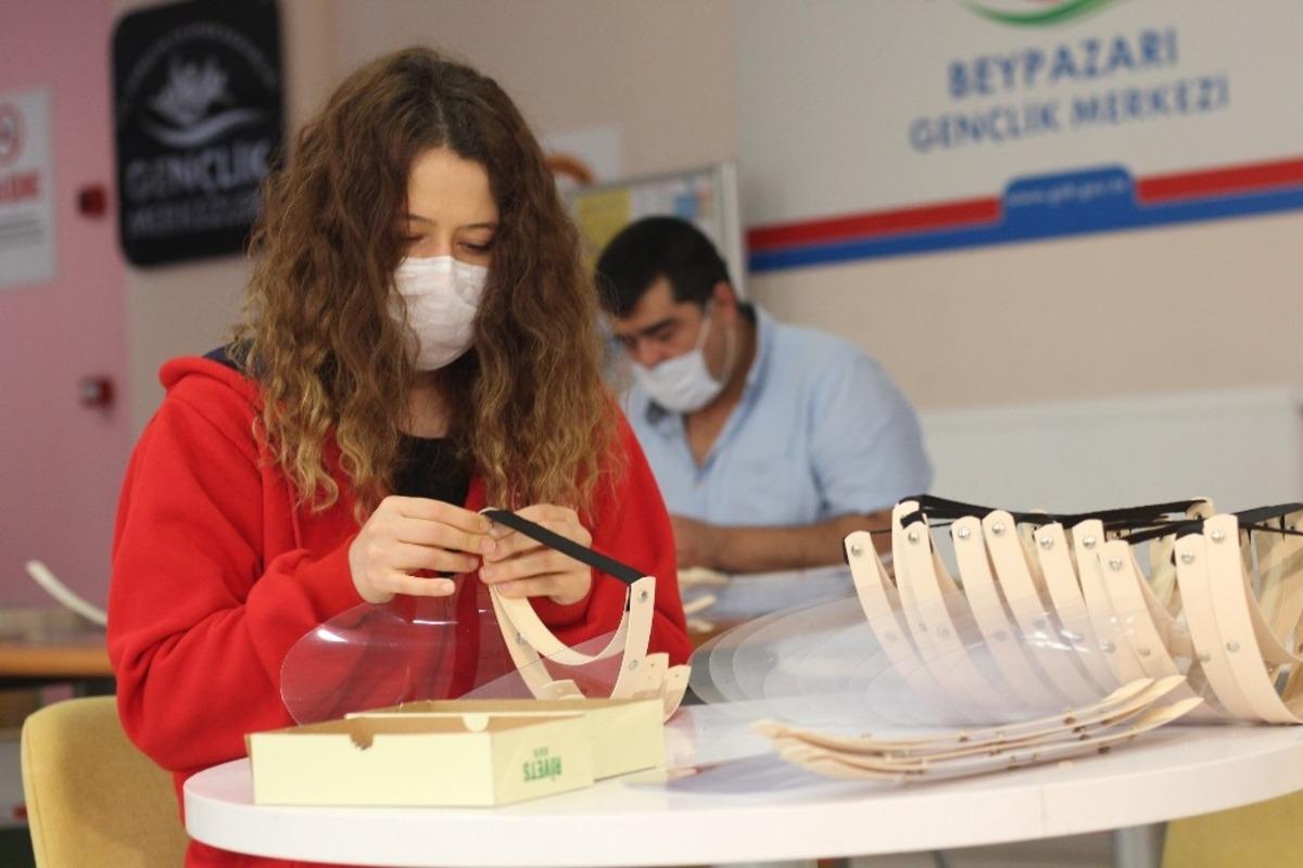 Beypazarı Gen&ccedil;lik Merkezi&rsquo;nden korona vir&uuml;sle m&uuml;cadeleye siperlik desteği