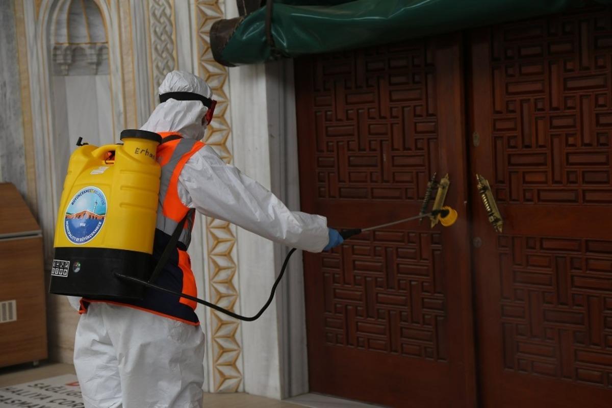 B&uuml;y&uuml;k&ccedil;ekmece&rsquo;de camiler 29 Mayıs&rsquo;a hazırlanıyor