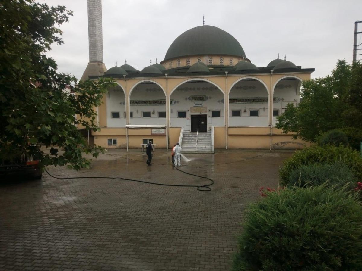 K&ouml;rfez&rsquo;de 70 camide cuma namazı hazırlığı yapıldı
