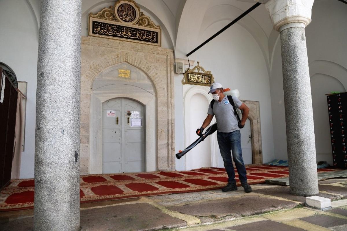 Menderes&rsquo;te camiler ibadete hazır