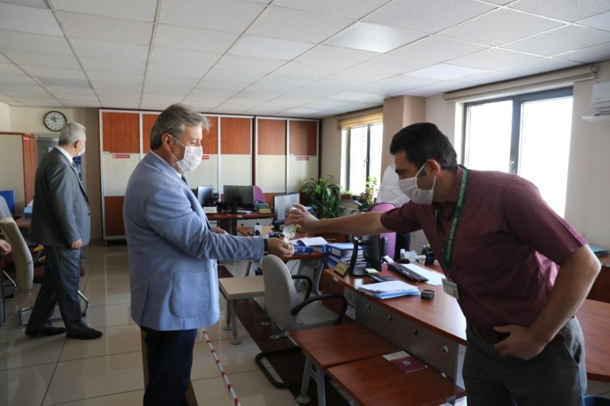 Başkan Palancıoğlu, ilk mesai g&uuml;n&uuml;nde personeli ile bayramlaştı