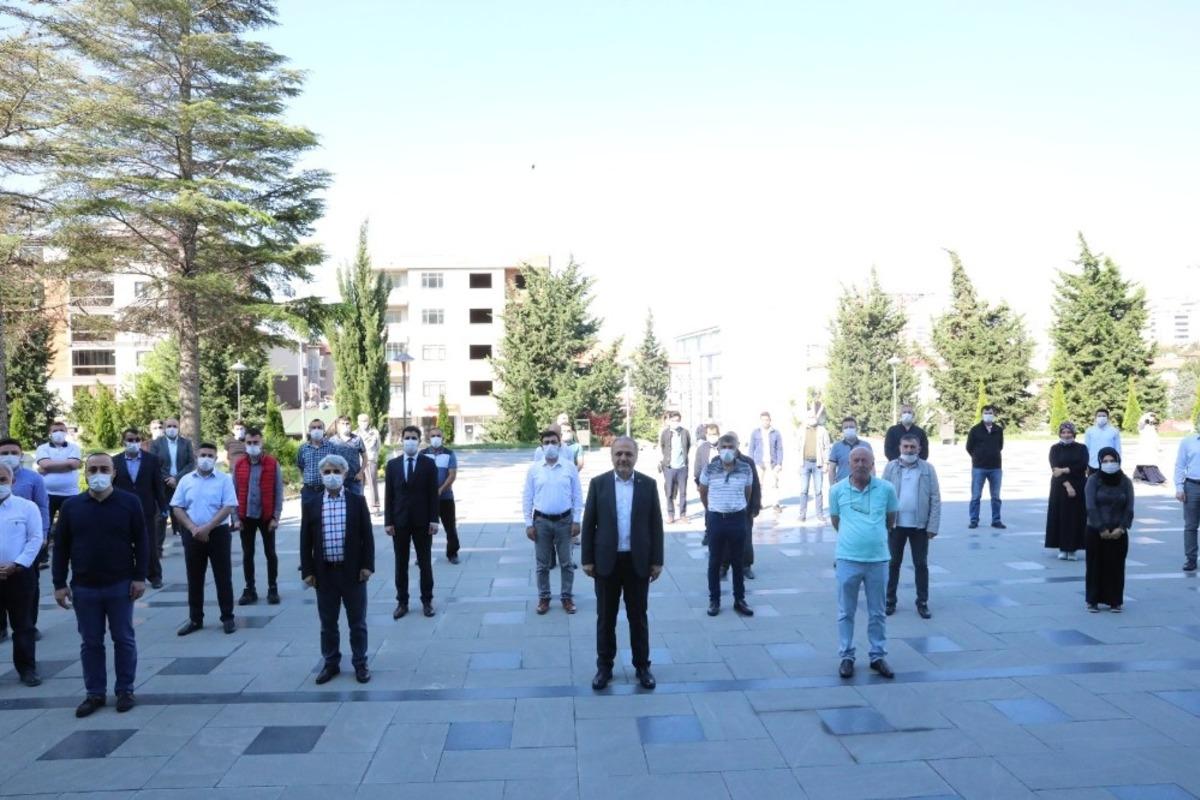 Belediyede fiziksel mesafeli bayramlaşma