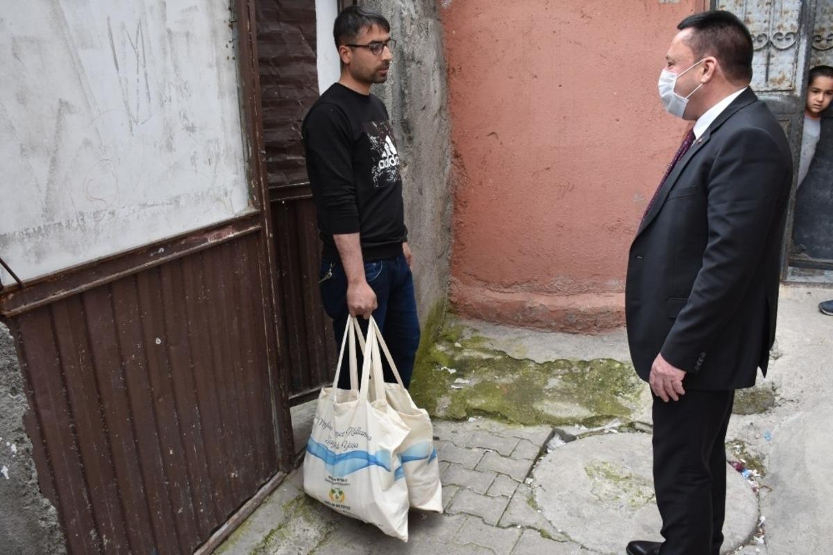 Bağlar Belediyesi Ramazan ayında ihtiya&ccedil; sahiplerinin y&uuml;z&uuml;n&uuml; g&uuml;ld&uuml;rd&uuml;