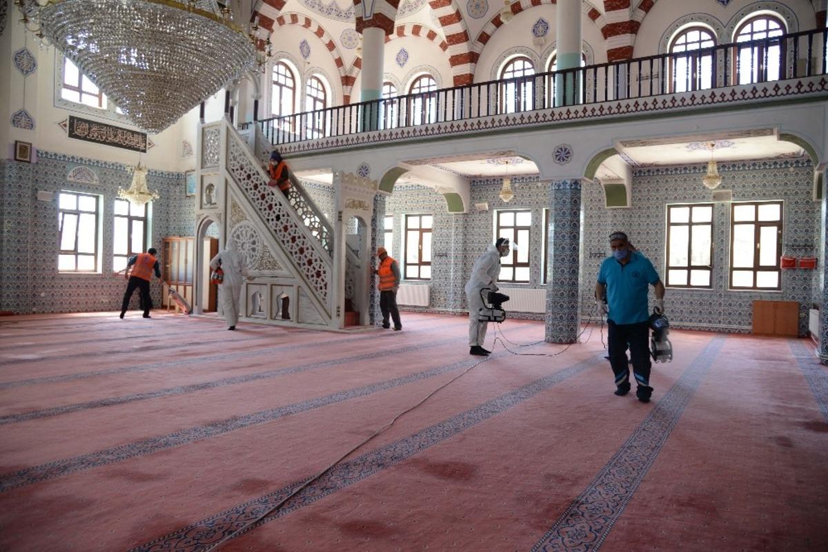 Pursaklar&rsquo;da camilerde hazırlıklar tamam