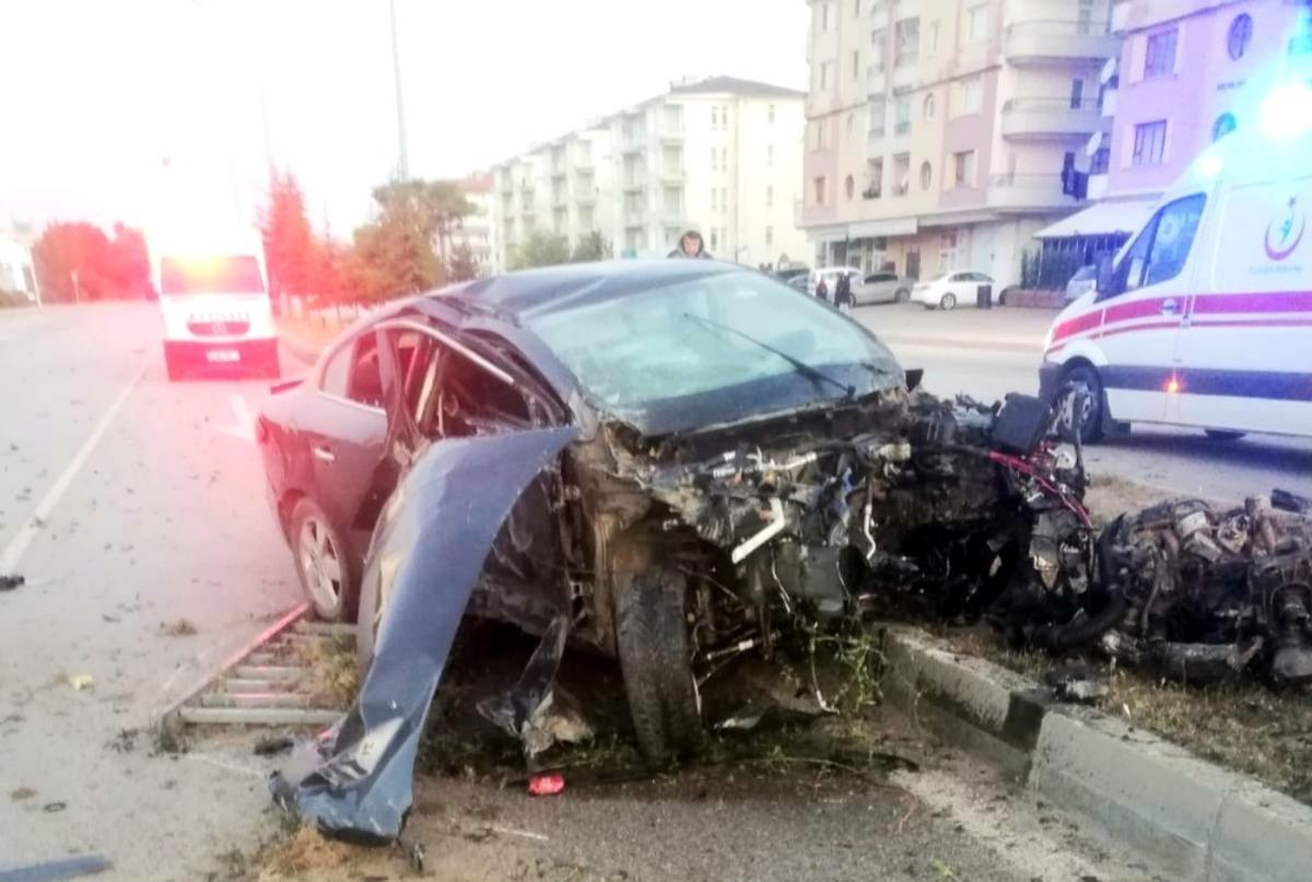 Kontrolden &ccedil;ıkan otomobil ref&uuml;je &ccedil;ıktı: 1 yaralı