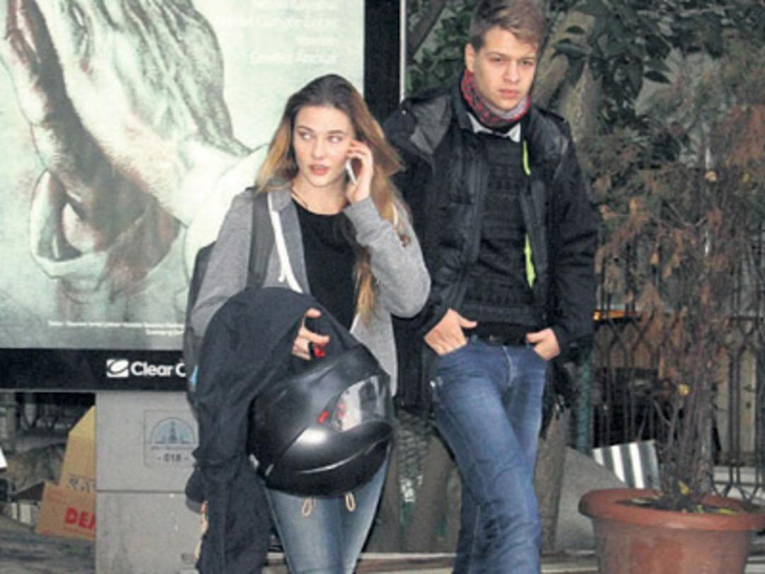 Alina Boz sevgilisiyle yakalandı