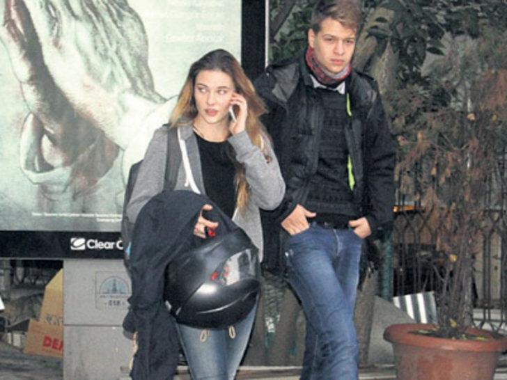 Alina Boz sevgilisiyle yakalandı G1