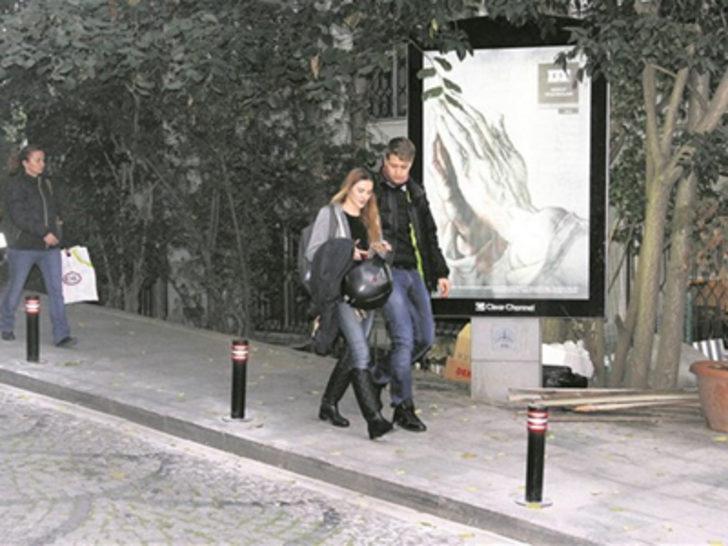 Alina Boz sevgilisiyle yakalandı G2