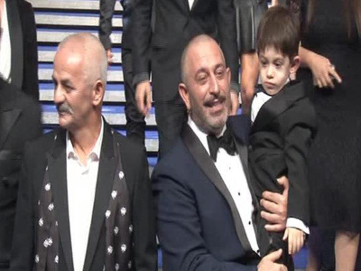 Cem Yılmaz yeni filminin galasına oğlu Kemal ile geldi G3