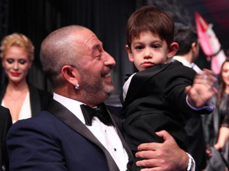 Cem Yılmaz ve Ahu Yağtu basket maçında G4