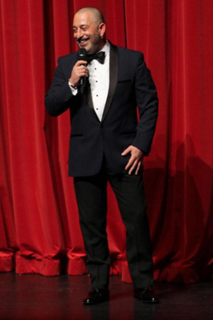 Cem Yılmaz yeni filminin galasına oğlu Kemal ile geldi G5