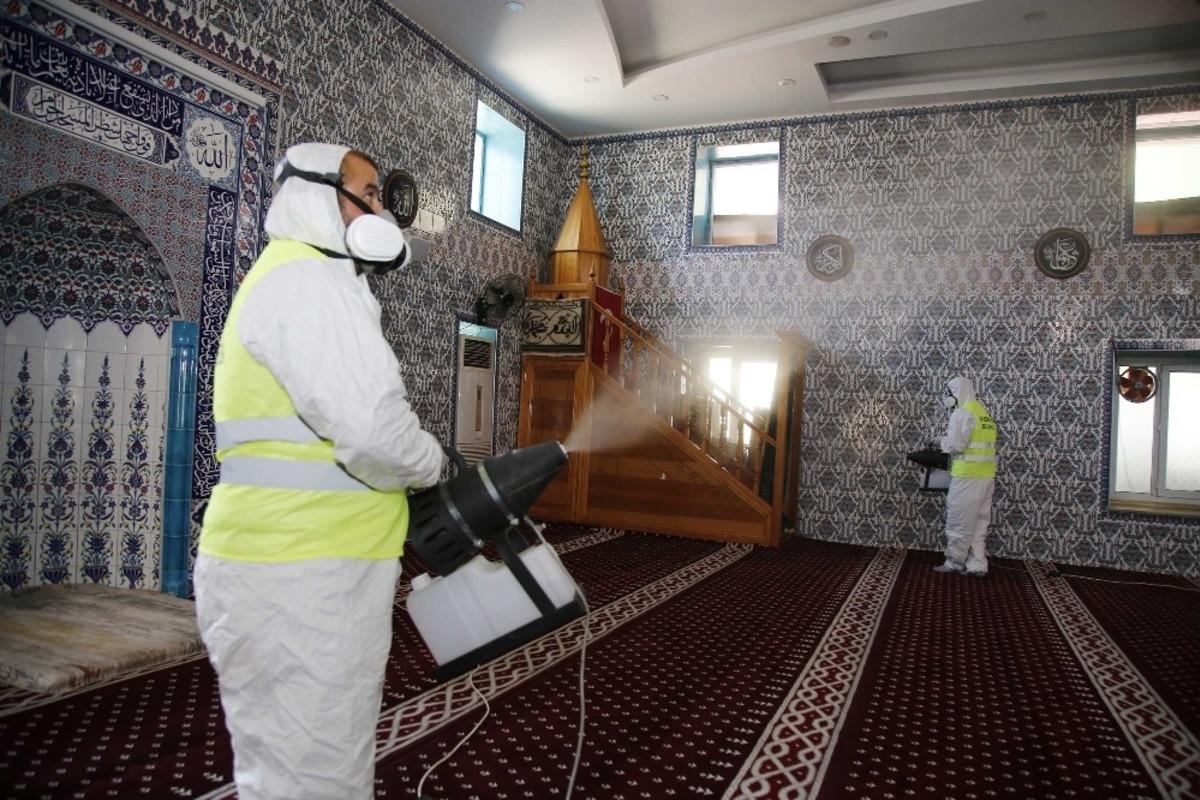 D&ouml;şemealtı&rsquo;nda camiler dezenfekte ediliyor