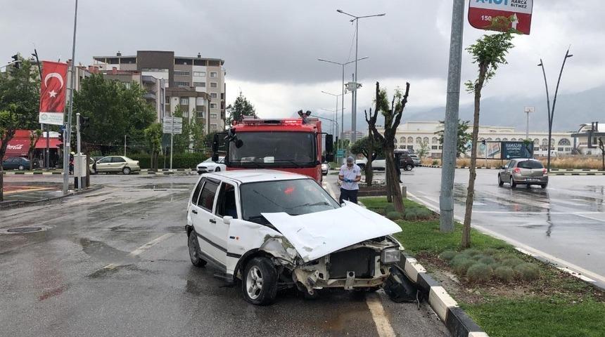 Manisa&rsquo;da trafik kazası: 2 yaralı