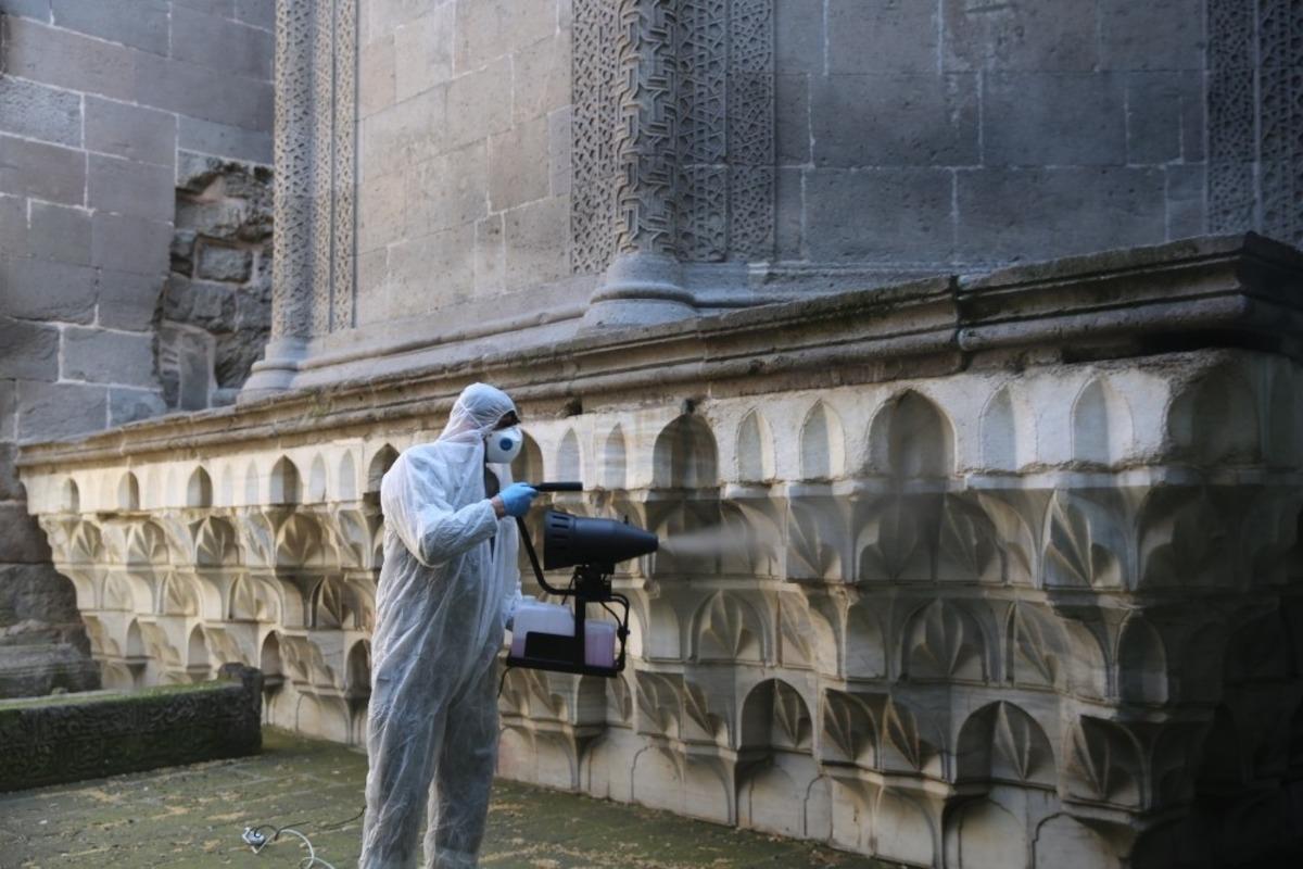 Melikgazi&rsquo;de camiler cuma namazına hazırlanıyor