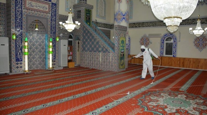 İzmit&rsquo;te t&uuml;m camiler ibadete hazırlandı