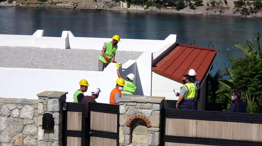 Yılmaz Özdil'e villasının kaçak bölümleri için 380 bin lira ceza kesildi