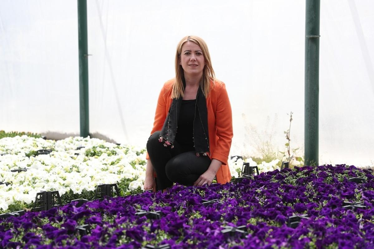 Yaklaşık 200 bin &ccedil;i&ccedil;eği kendileri &uuml;rettiler