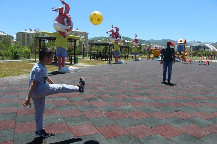 Bingöl’de kısıtlamanın ardından çocuklar parka koştu G2