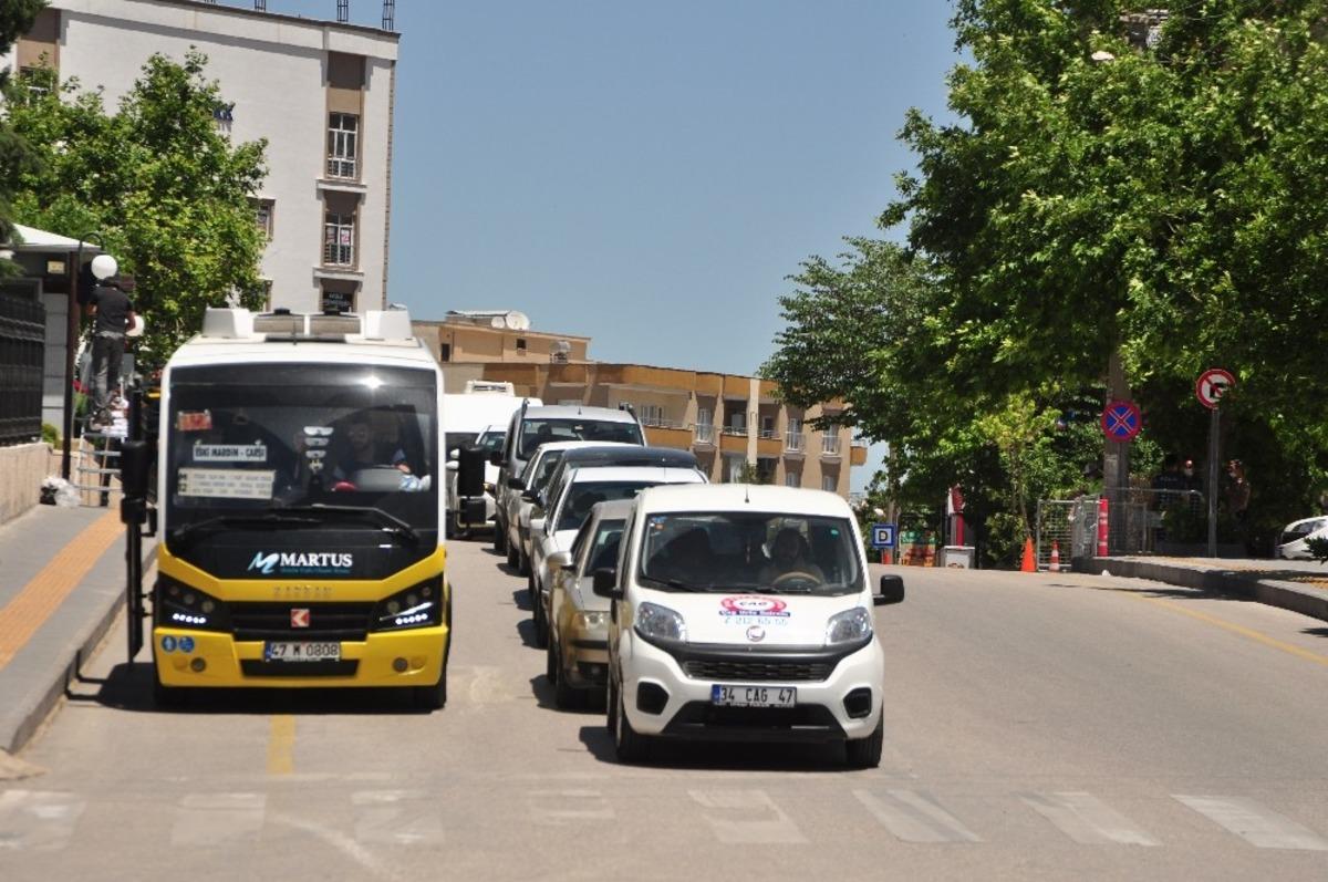 Kısıtlama sona erdi, Mardin&rsquo;de vatandaşlar sokakları doldurdu