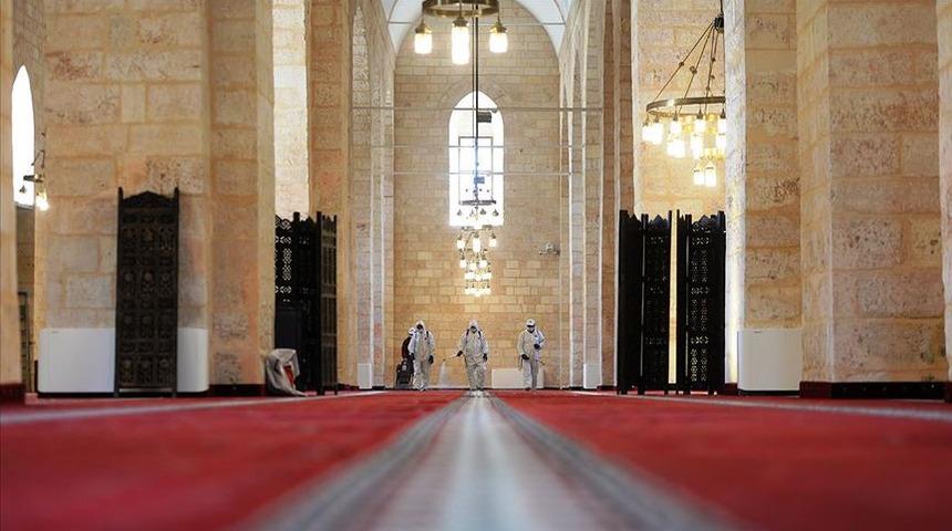 Hangi camilerde cuma namazı kılınacak? Camiler ne zaman açılacak, kısıtlama kararı kaldırıldı mı? 