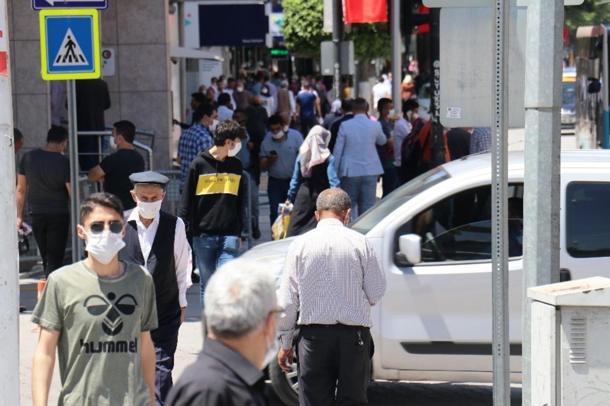Malatya&rsquo;da cadde ve sokaklarda yoğunluk