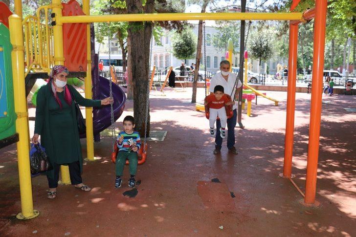 Parklar yine çocuklarla dolup taştı G4