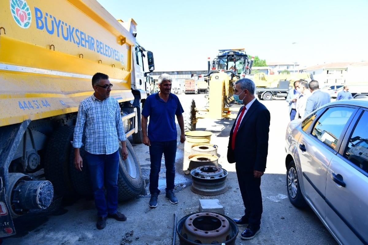 &Ccedil;ınar personelin bayramını kutladı