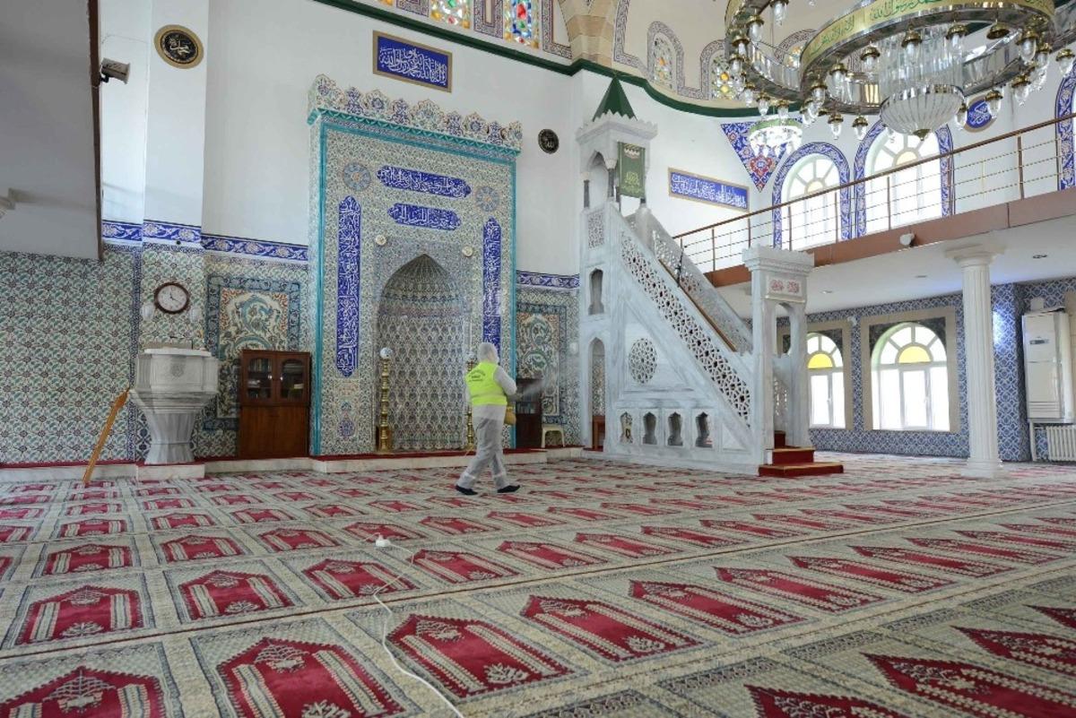 Bah&ccedil;elievler&rsquo;de camiler cuma namazına hazır